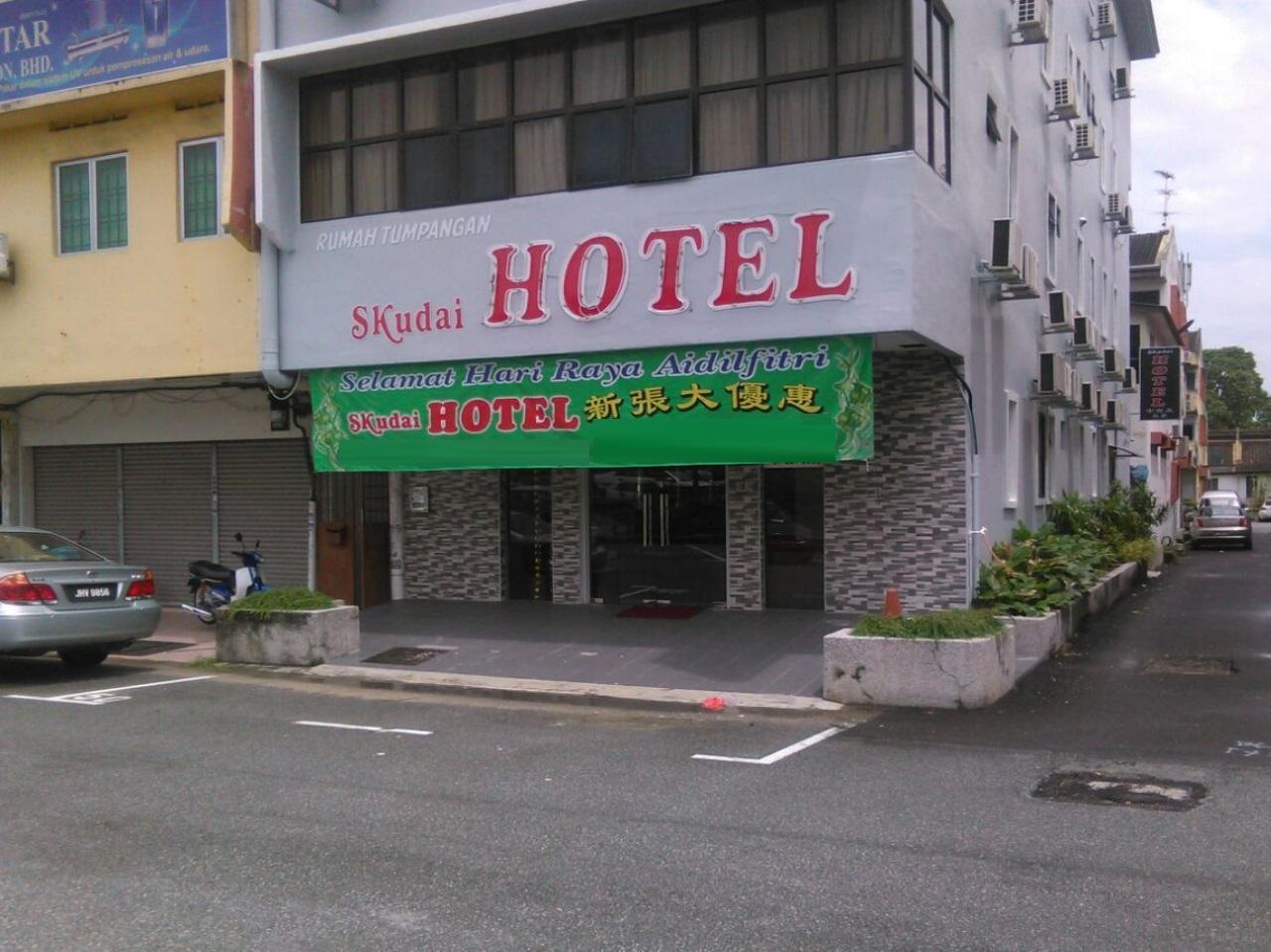 Oyo 1010 Skudai Hotel Exterior photo